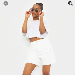 PRETTYLITTLETHING Petite White Ripped Longline Fitted
Denim Shorts